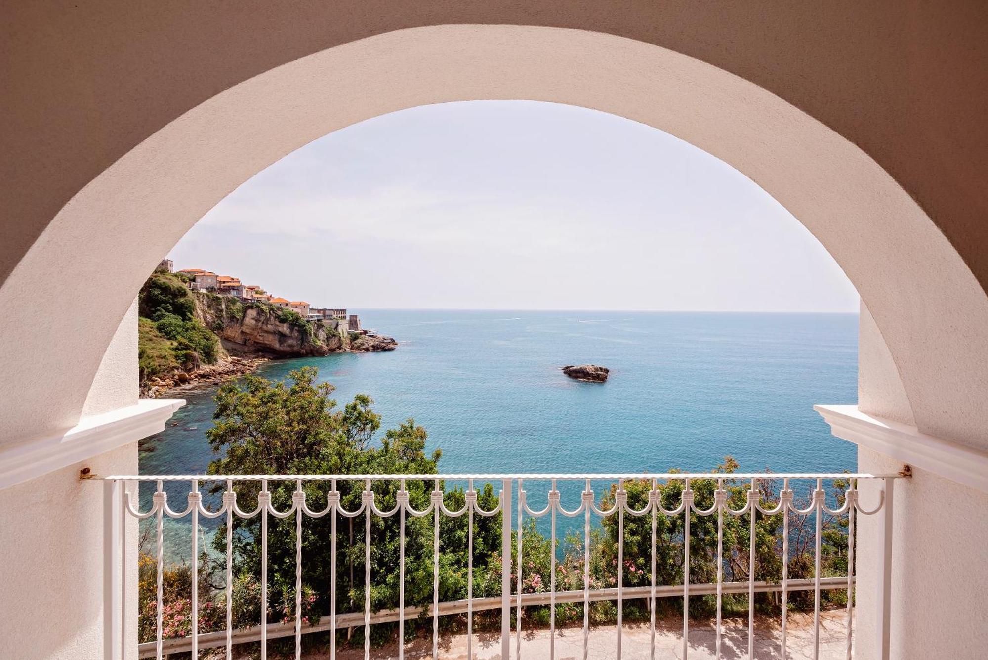 Hotel Maris Ulcinj Exterior photo